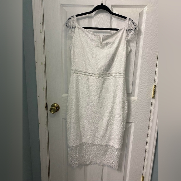 Allandwell Dresses & Skirts - Allandwell white lace dress NWT size large